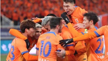 【中超】克雷桑闪击贾德松头球 泰山4比2亚泰开门红